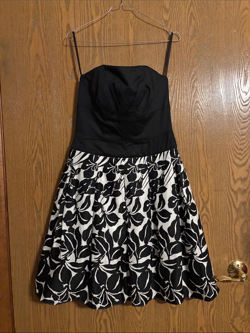 White House black markStrapless Black &White Floral Fit-and-Flare Dress Size 4